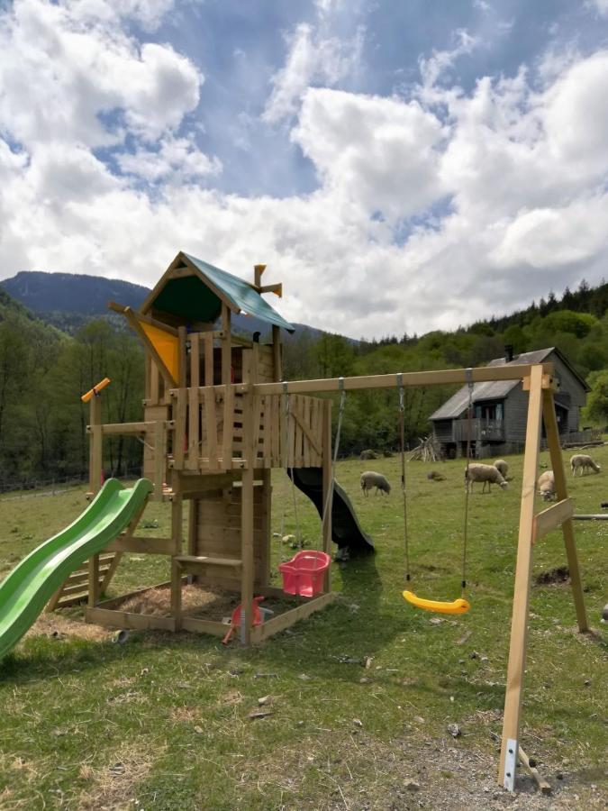 Les Chalets De La Foret D'Issaux Osse-en-Aspe Luaran gambar