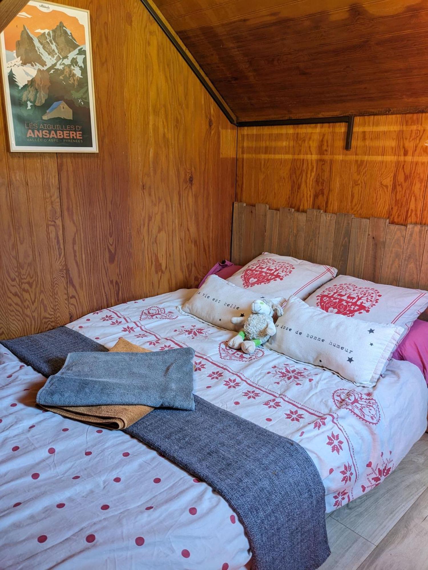 Les Chalets De La Foret D'Issaux Osse-en-Aspe Luaran gambar