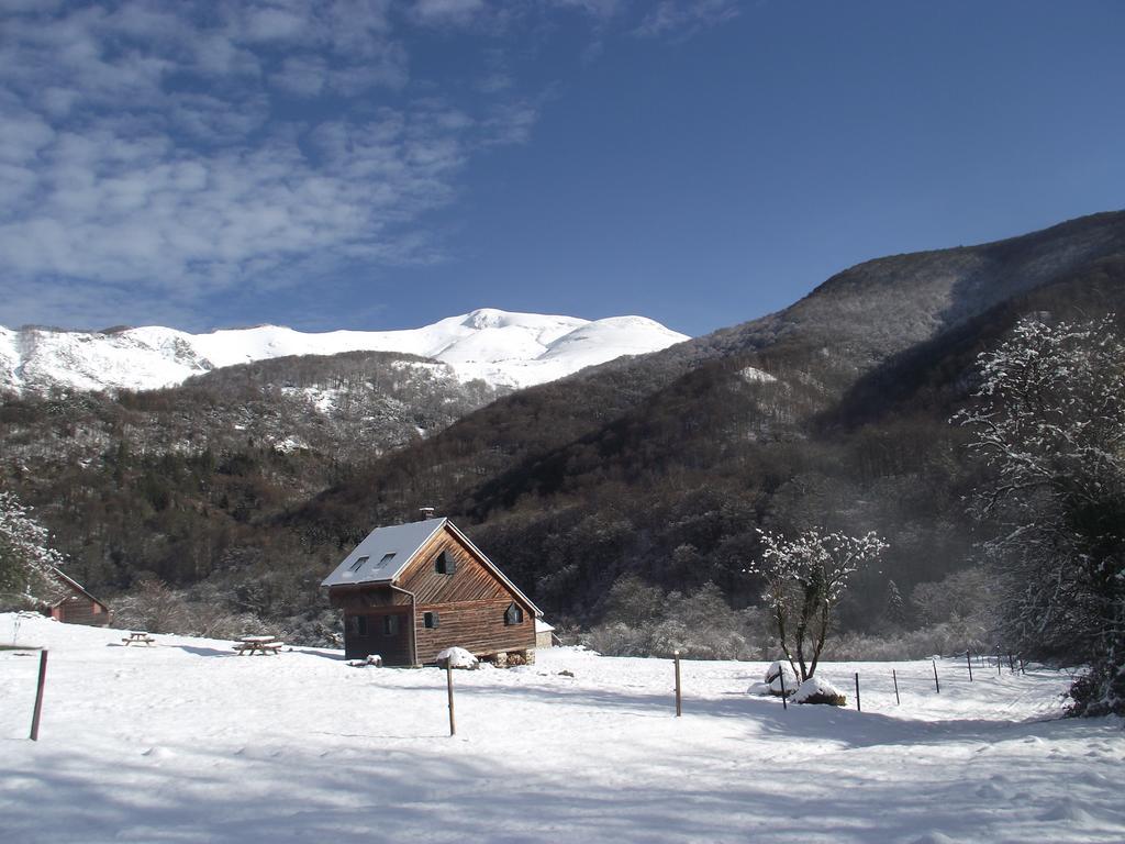 Les Chalets De La Foret D'Issaux Osse-en-Aspe Luaran gambar